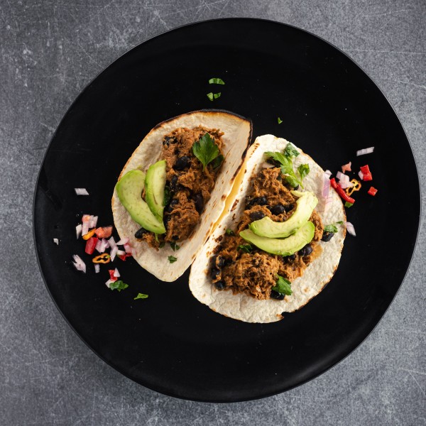 Tacos de pollo y porotos negros